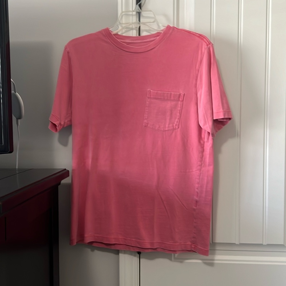 Vineyard vines. Pink tee shirt. XS